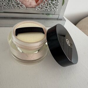 Giorgio Armani Loose Setting Powder in Soft Pink with Black Cap